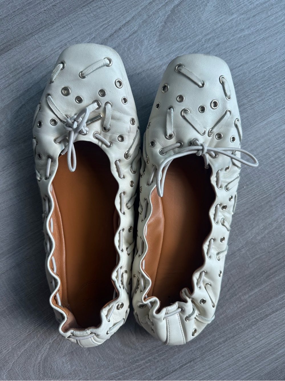 Chloe Women's Oracia Grommet Cream Leather Ballerina Flats Size 39, 9 M